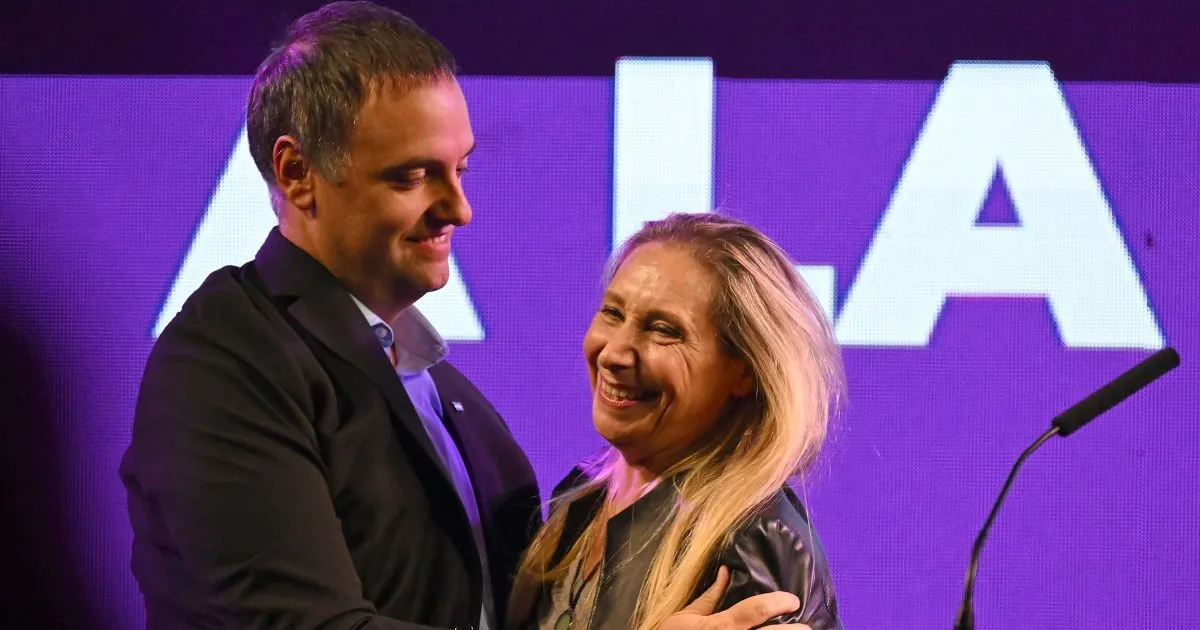 manuel-adorni-y-karina-milei-el-cierre-campana-portenojpg