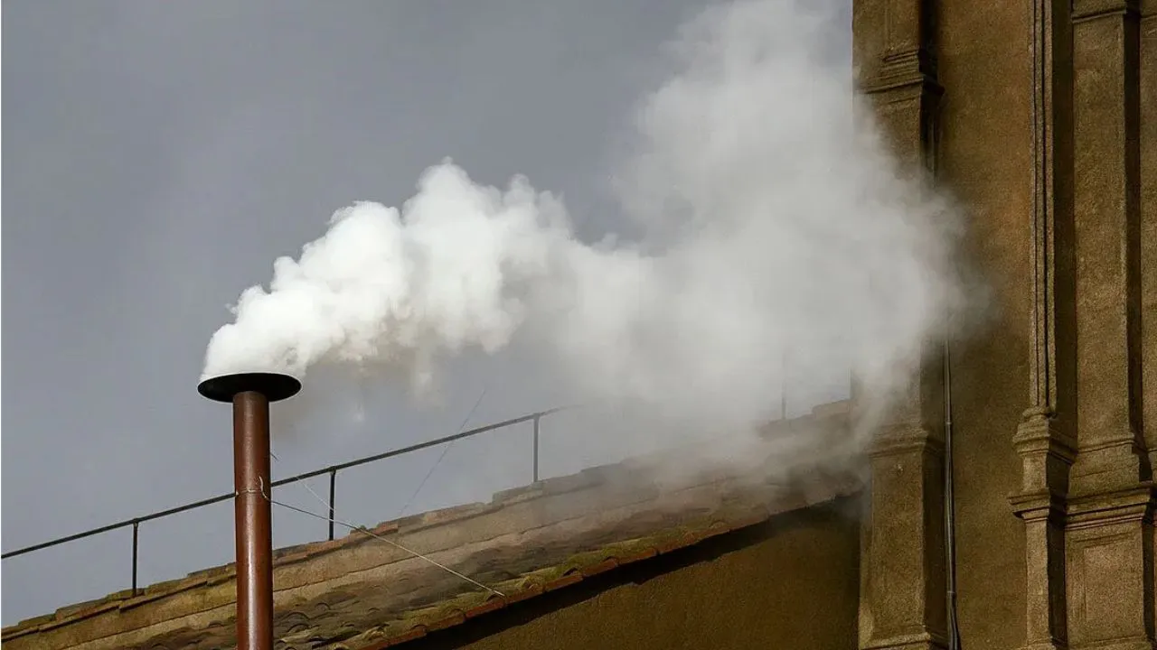 ¿Como-se-consigue-la-fumata-blanca-que-se-utiliza-el-Conclave