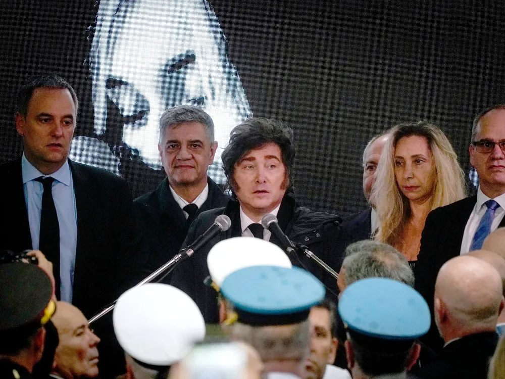 GSM8NuYCp_2000x1500__1