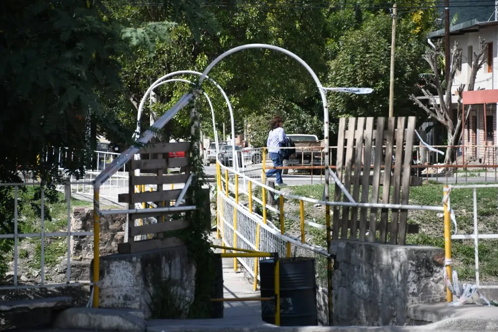 puente-peatonal-nuevo-yirigoyen-6-1536x1023