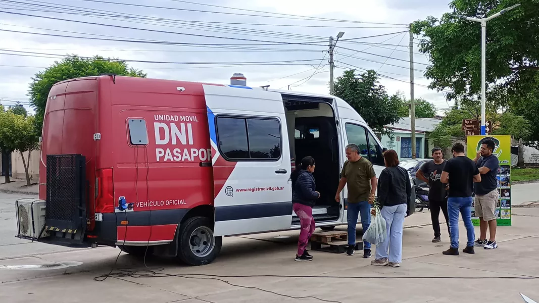 19340-el-movil-del-registro-civil-llega-al-municipio-de-pichanal