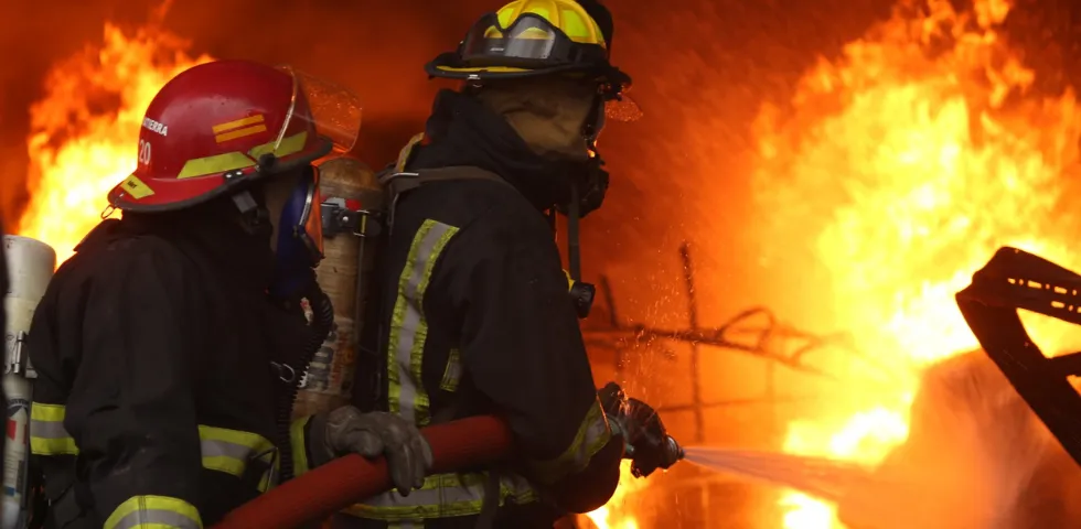 bomberos sofocando