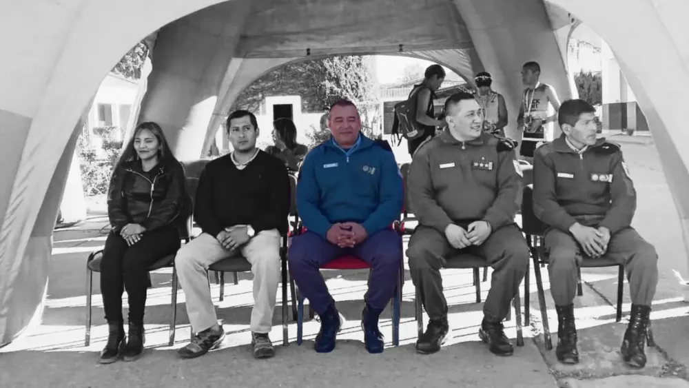 Gutiérrez, al medio, en un evento oficial del SPPS Gutiérrez, al medio, en un evento oficial del SPPS